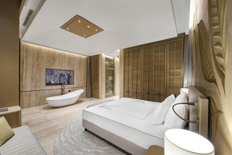 Amber Lagoon Suite