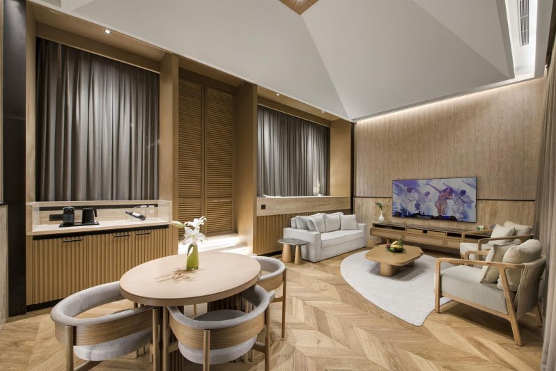Amber Lagoon Suite