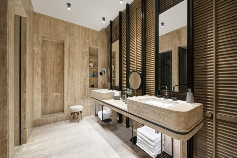 Amber Lagoon Suite