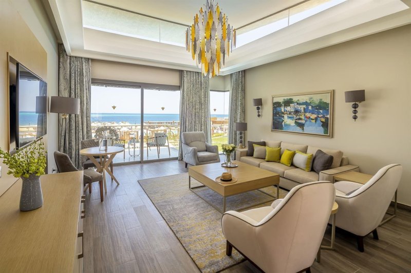 Lagoon Deluxe Suite