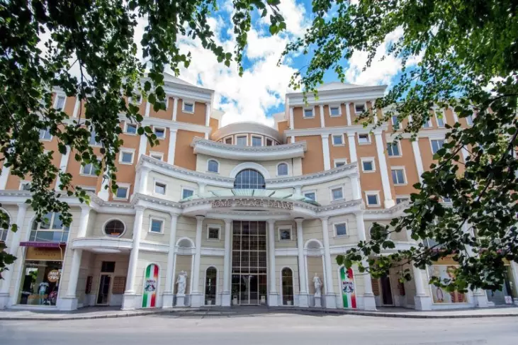 Rome Palace Deluxe Napospart