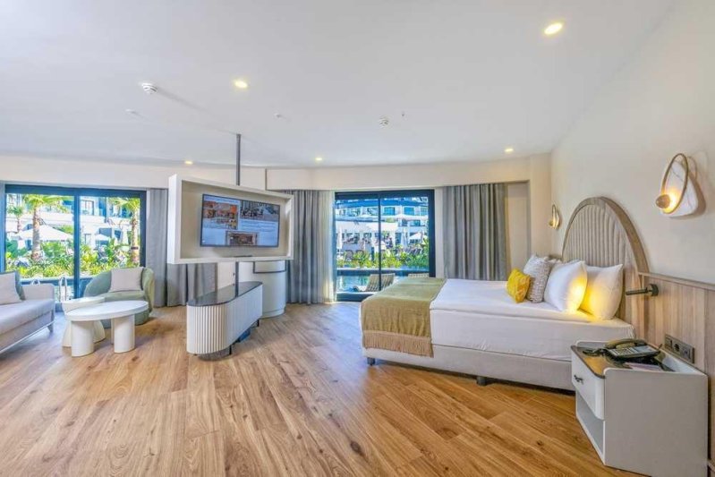 Suite Swim Up Room