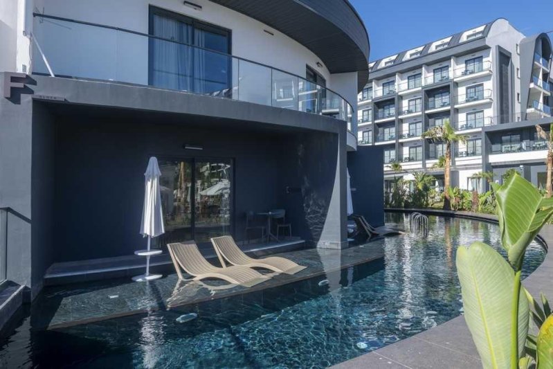 Suite Swim Up Room