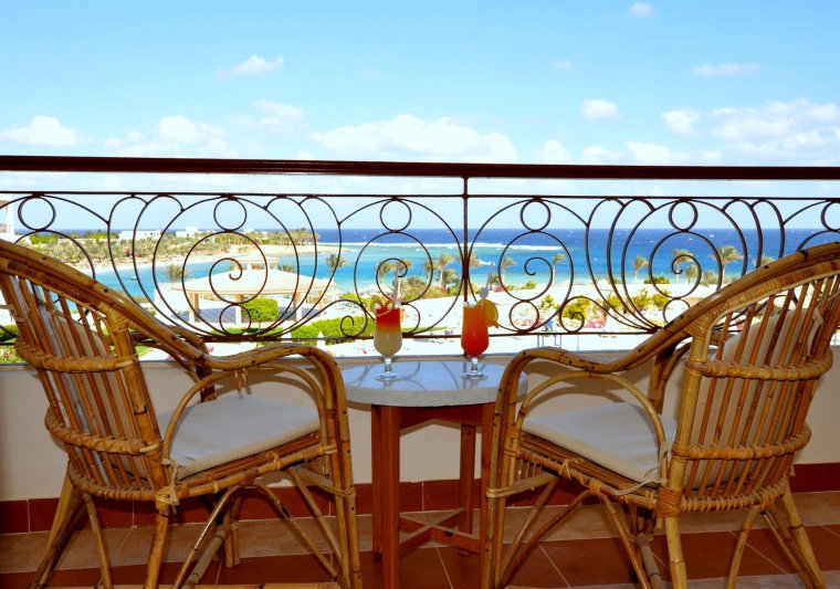 Deluxe Pool & Sea View Room