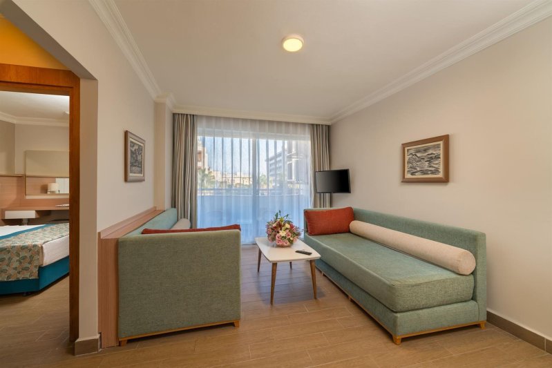 Family Main Building 1 Bedroom+1 Living Room+1 Bathroom