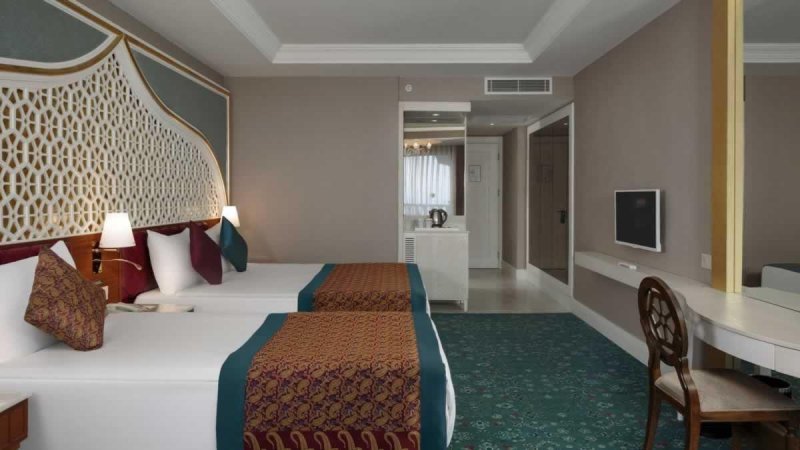 TAJ MAHAL FAMILY ROOM LAND VIEW