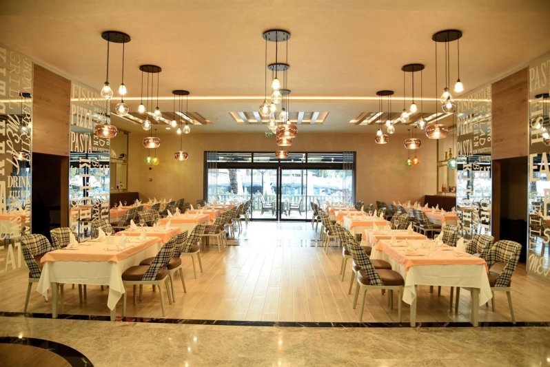 Antalya utazás Royal Wings Hotel