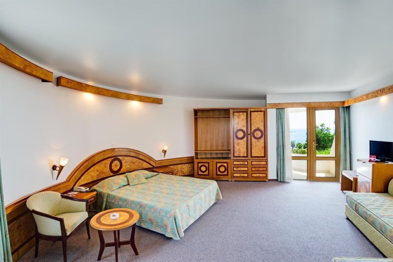 B Block Family Room Land View