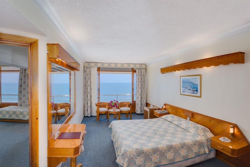 A Block Family Room Sea View