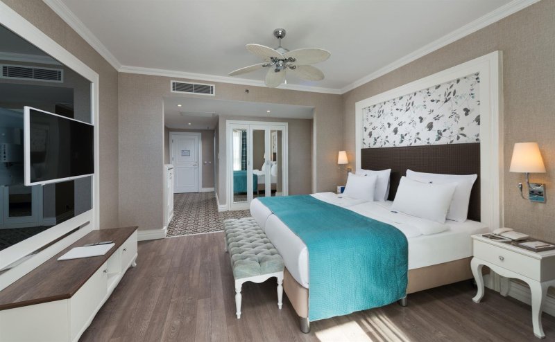 King Suite Land View