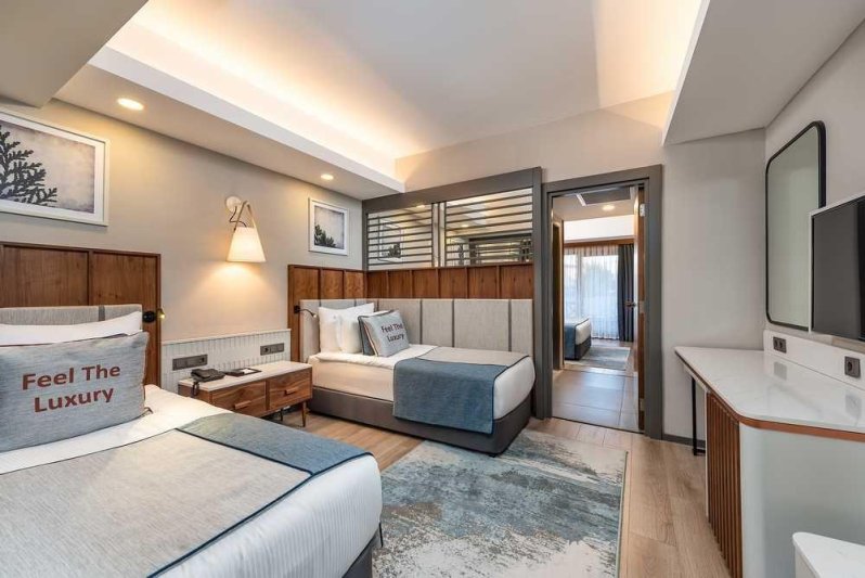 Family Room Side Sea View With 2 Bathroom,1Balcony