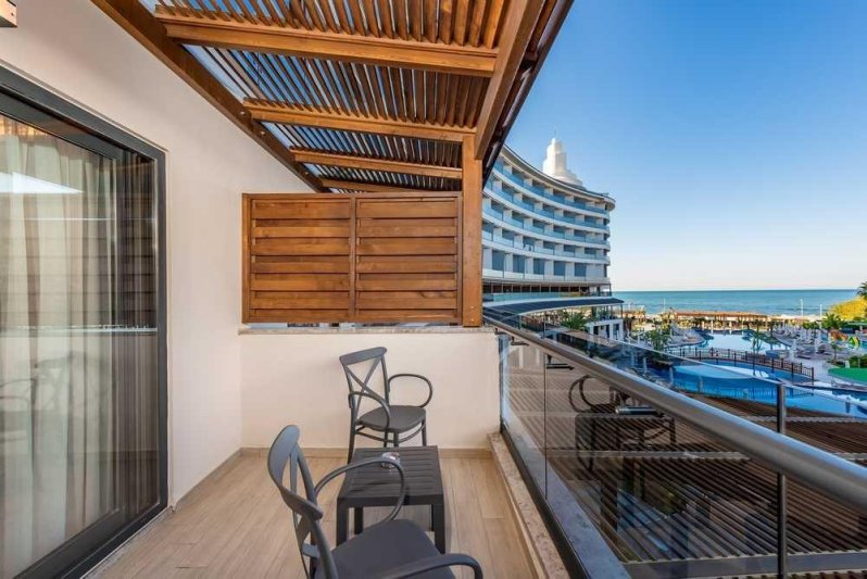 Family Room Side Sea View With 2 Bathroom,1Balcony