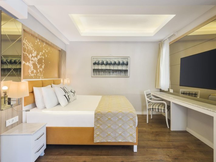 Lake House Standard Room