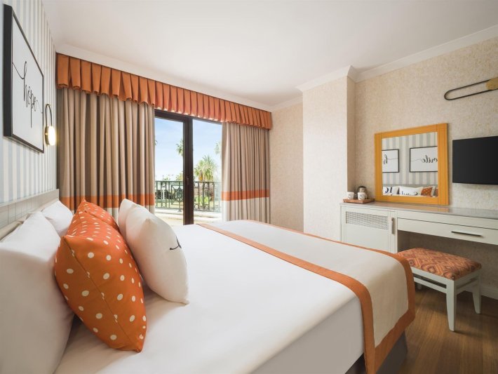 Mainbuilding Family Room Sea View