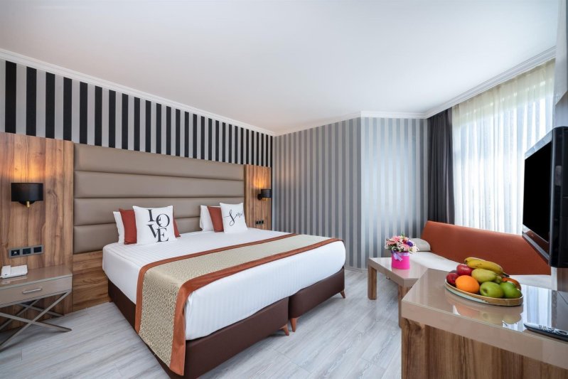 Mainbuilding Land View Room