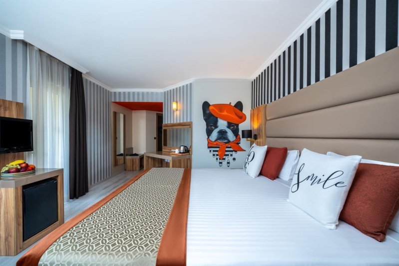 Mainbuilding Land View Room