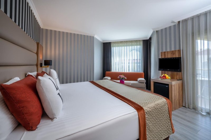 Mainbuilding Land View Room