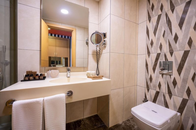 Lake House Family Room 2nd Floor