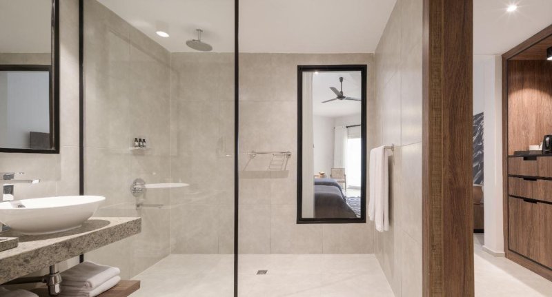 Deluxe Twin Pool View Room