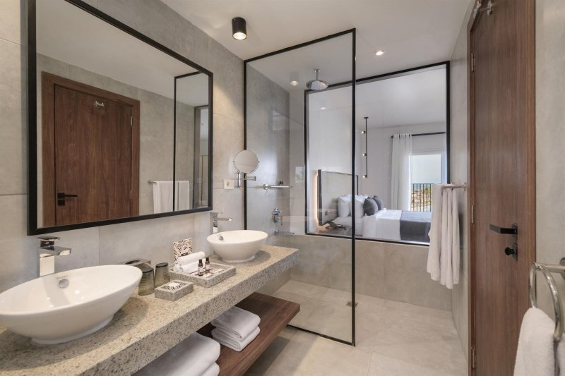 PENTHOUSE SUITE POOL VIEW