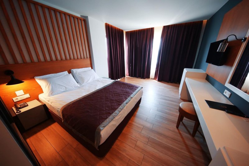 Economy Room