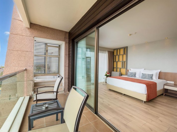 Deluxe Jacuzzi Room Sea View