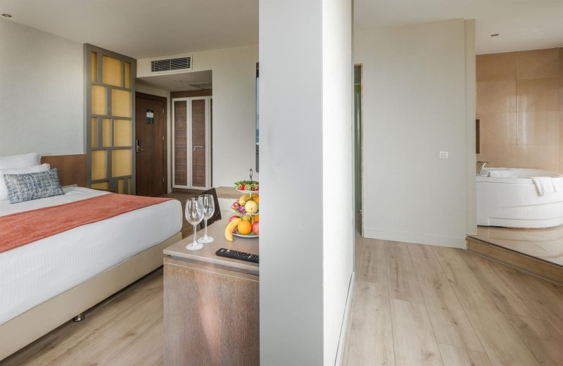 Deluxe Jacuzzi Room Sea View