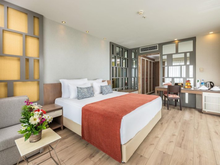 Deluxe Jacuzzi Room Sea View