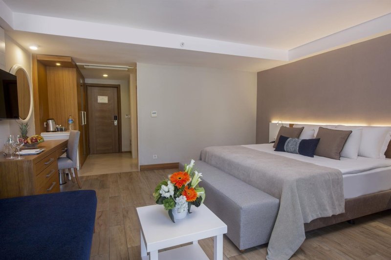 Lagoon Room
