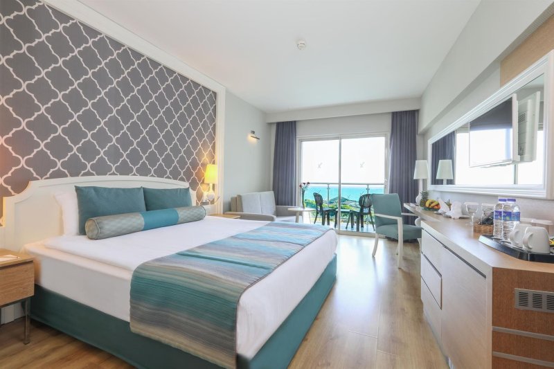 Deluxe Side Sea View Room