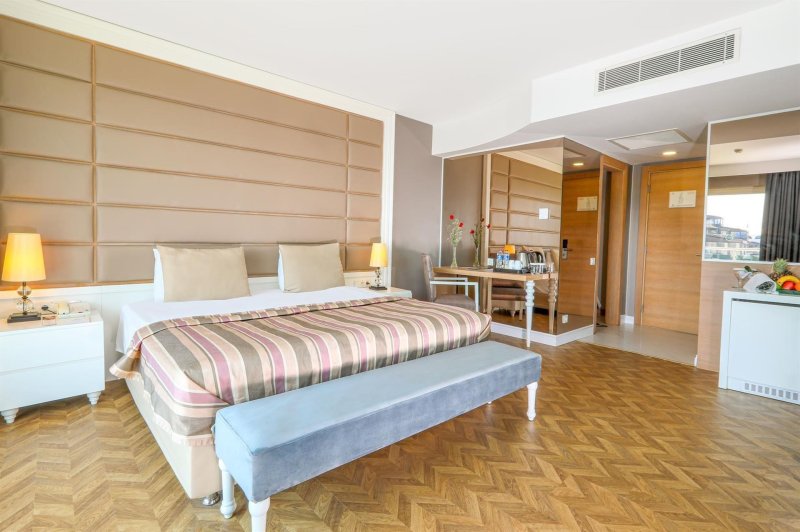 Jacuzzi Suite