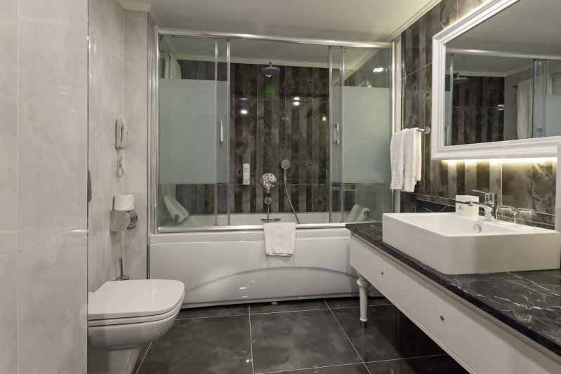 Jacuzzi Suite