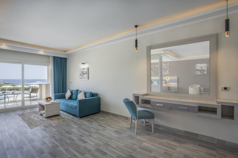 Executive Suite Sea Front ( ADL +14 )