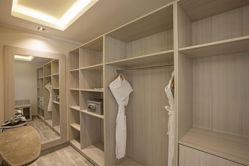 Executive Suite Sea Front ( ADL +14 )