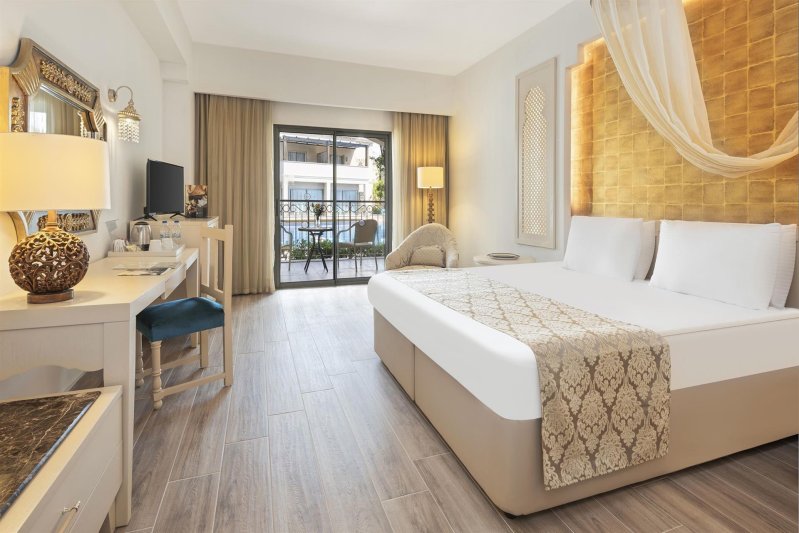 Standard Room Swim-up Annex Building