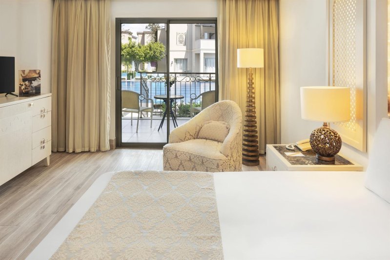 Standard Room Swim-up Annex Building