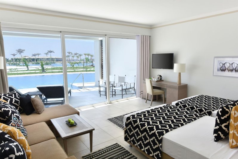 Deluxe Swim Up Sea View