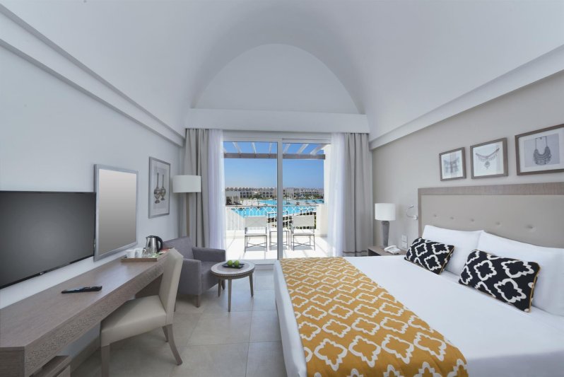 SUPERIOR SWIM UP POOL VIEW ROOM