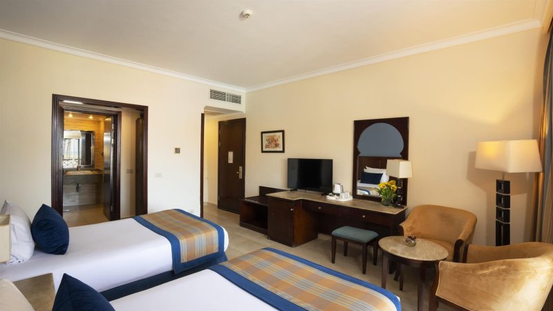 Deluxe Pool View Room