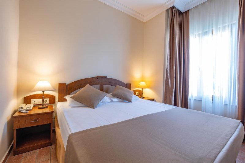 Economy Room