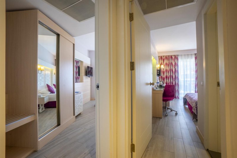 Family Room Side Sea 2 Bedrooms Connected + 2 Batrooms