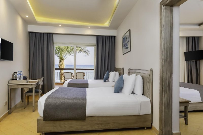 Mega Family Sea View / Beach Front Room