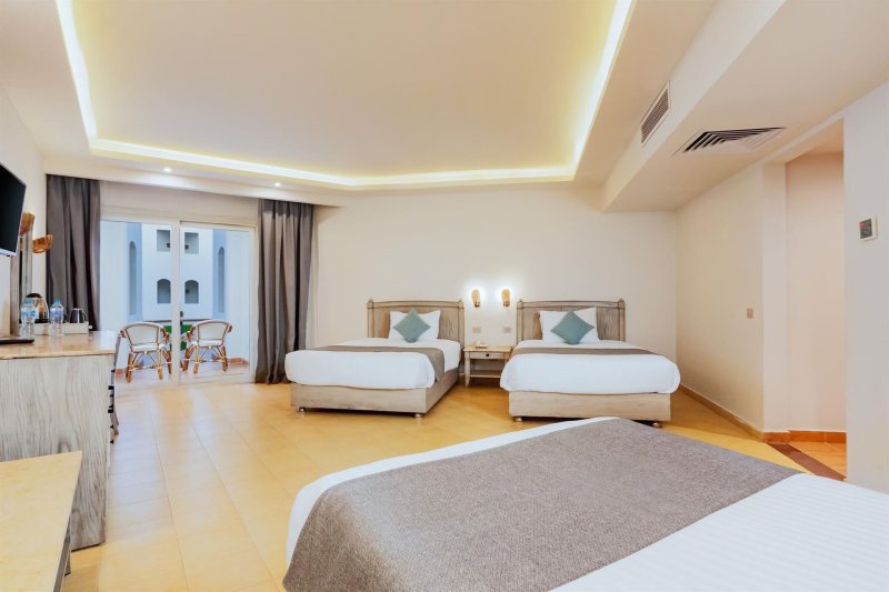 Mega Garden / Pool View Room