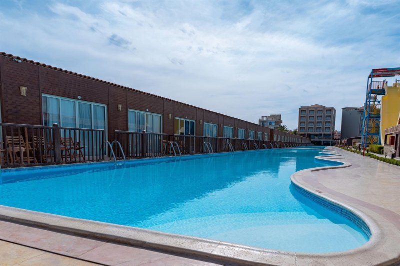 Swim Up Room