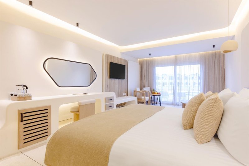 Executive Swim Up Suite