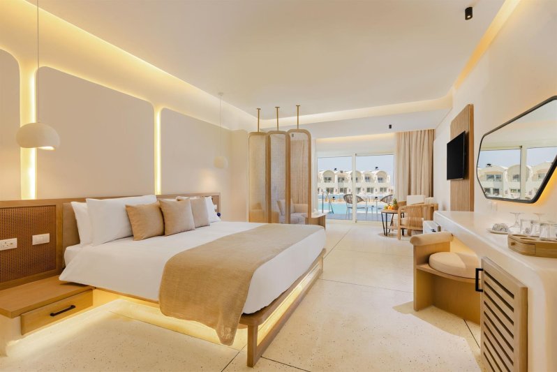 Junior Suite Swim Up