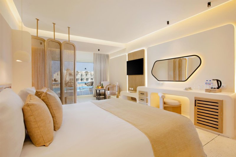 Junior Suite Swim Up