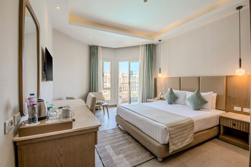 Superior Pool/Side Sea View Room