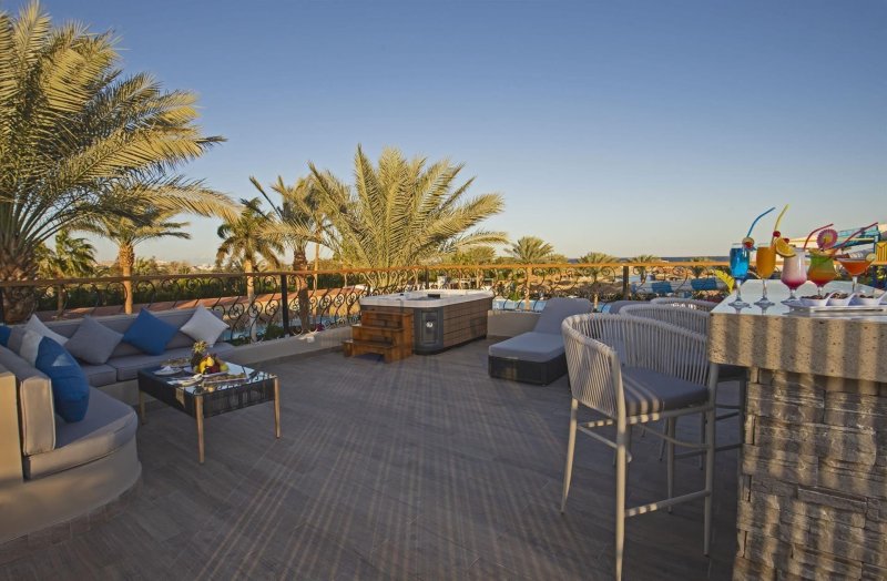 Family Jacuzzi Suite Side Sea View