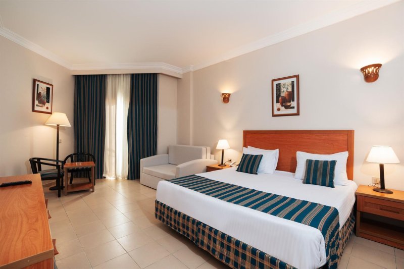 Standard Garden/Pool View Room